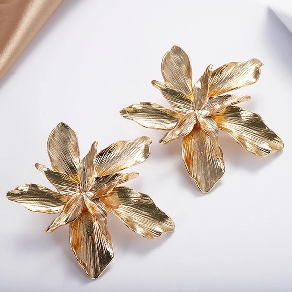 Big Gold Flower Statement Earrings Petals Jewelry - Picture 10 of 12